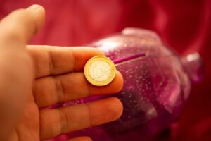 貯金ゼロでも月1000円から始める投資の成功法は？