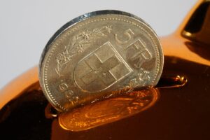 貯金ゼロから始める動画編集副業の成功法は？